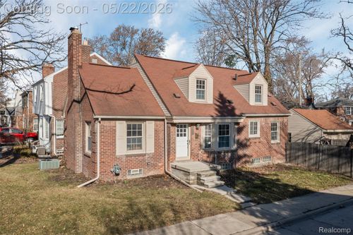20701 Toles Ln, Grosse Pointe Woods, MI, 48236-1425 | Card Image
