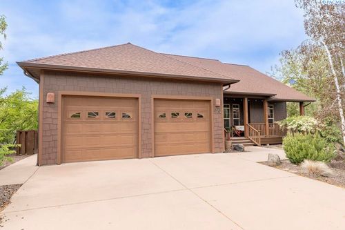 920 Sw Center Street, Pullman, WA, 99163 | Card Image