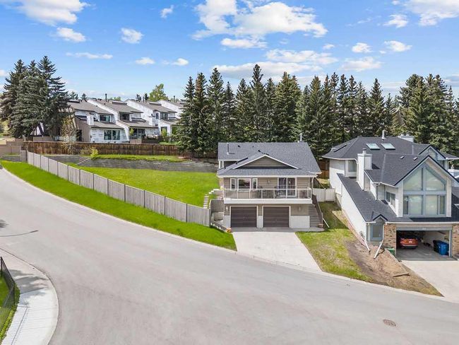 76 Coach Gate Way Sw, House other with 3 bedrooms, 2 bathrooms and 4 parking in Calgary AB | Image 39