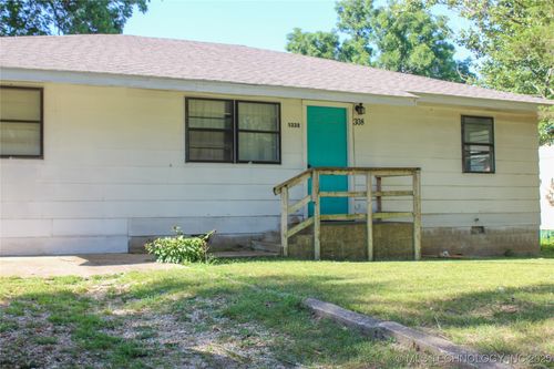 1338 W Delaware St, Westville, OK, 74965-5556 | Card Image