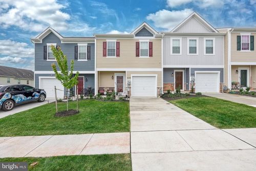 320 Locust Run Dr, YORK, PA, 17404-9121 | Card Image