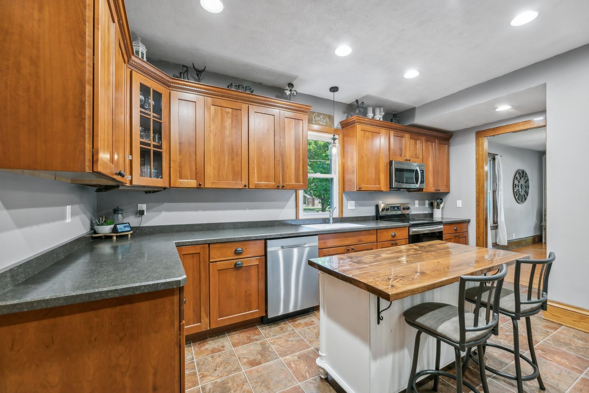 Ford Ave, Glencoe, MN 55336
