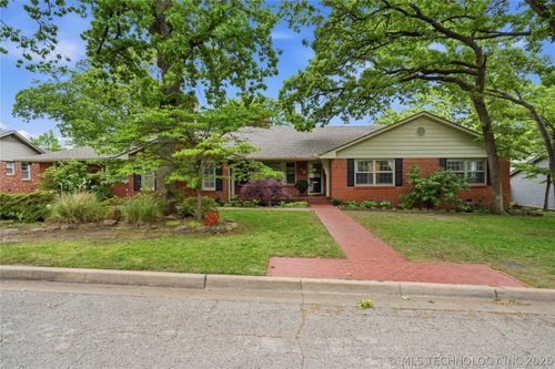 2853 39th St, Tulsa, OK, 74105-3701 | Card Image