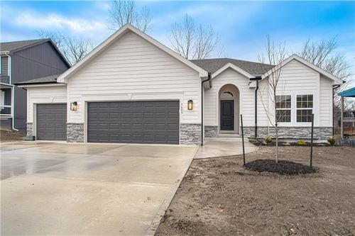 11809 N Wheeling Avenue, Kansas City, MO, 64156 | Card Image