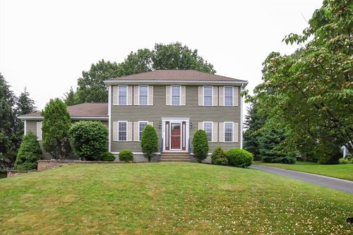 10 Morgan Cir, Holden, MA, 01520-3004 | Card Image