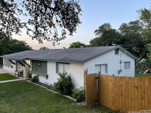 101 Furlong Dr, Universal City, TX, 78148-3933 | Card Image