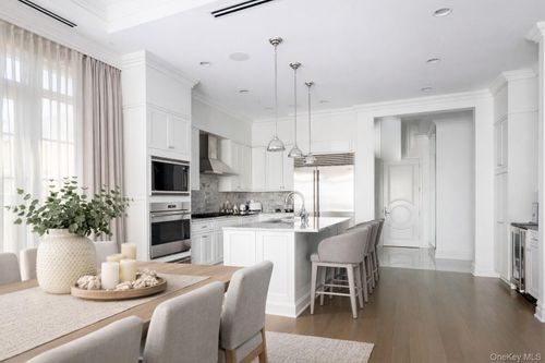 unit-5307-5000 Royal Ct, North Hills, NY, 11040-2643 | Card Image