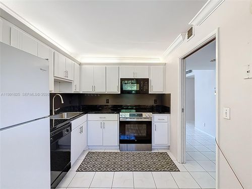 apt-405-605 Oaks Dr, Pompano Beach, FL, 33069-3745 | Card Image