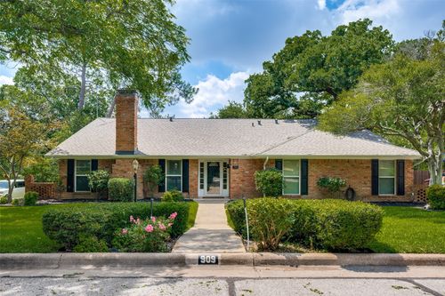 909 Edgecliff Dr, Bedford, TX, 76022-7415 | Card Image