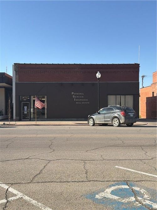 715 Bridge St Street, Humboldt, KS, 66755 | Card Image