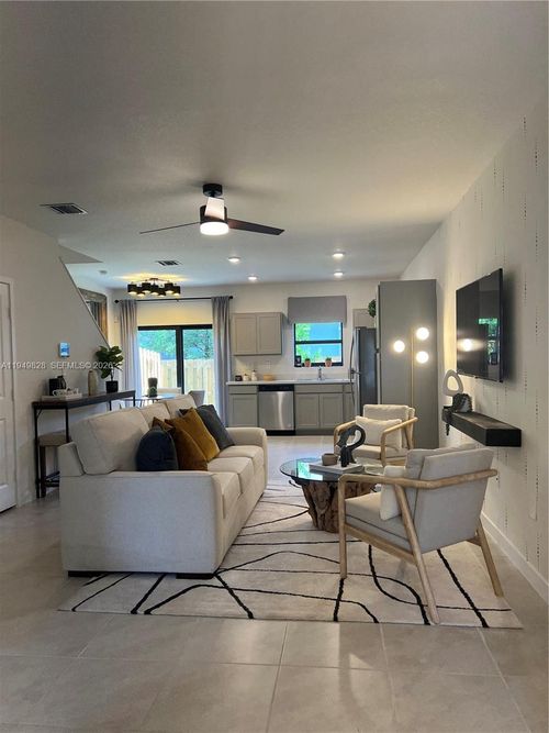 417 Ne 1st Dr, Florida City, FL, 33034-2275 | Card Image