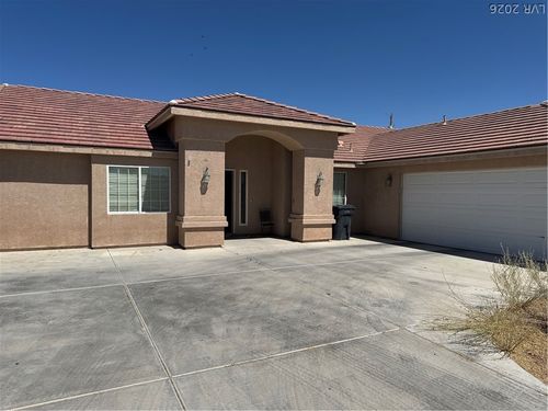 2011 S Highland Ave, Pahrump, NV, 89048-3653 | Card Image