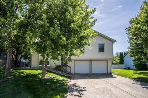 305 Pinetree Dr, Greenwood, MO, 64034-9209 | Card Image