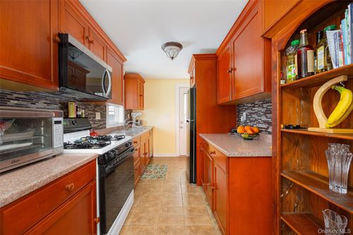 1562 Centre Rd, Rhinebeck, NY, 12572-3270 | Card Image