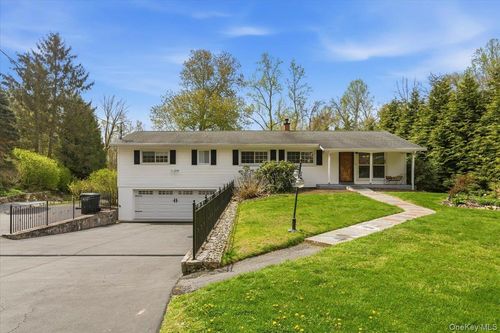 11 Lower Lake Rd, Mahopac, NY, 10541-3332 | Card Image