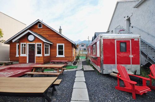 633 Main St, Canmore, AB, T1W2B1 | Card Image