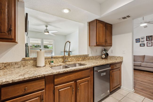 724 Creekwood Ct, Townhouse with 2 bedrooms, 2 bathrooms and null parking in Lewisville TX | Image 10
