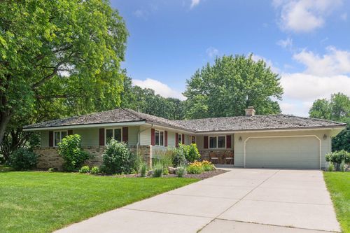 11109 Territorial Ct, Burnsville, MN, 55337-1135 | Card Image