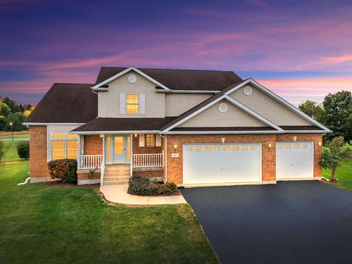 685 Persimmon St, DeKalb, IL, 60115-5945 | Card Image