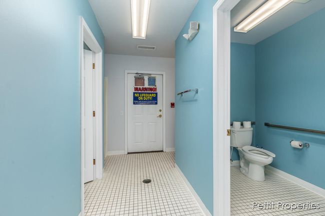 Club House Locker Rooms | Image 31