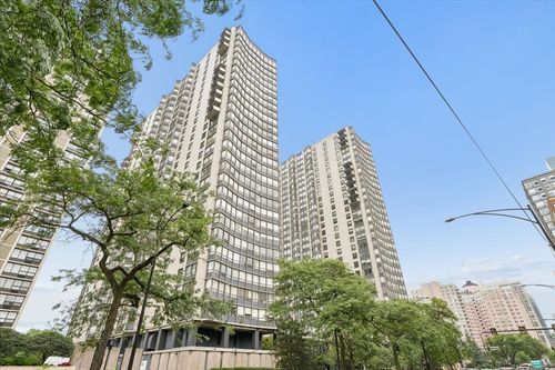 12b-5701 N Sheridan Rd, Chicago, IL, 60660-4704 | Card Image