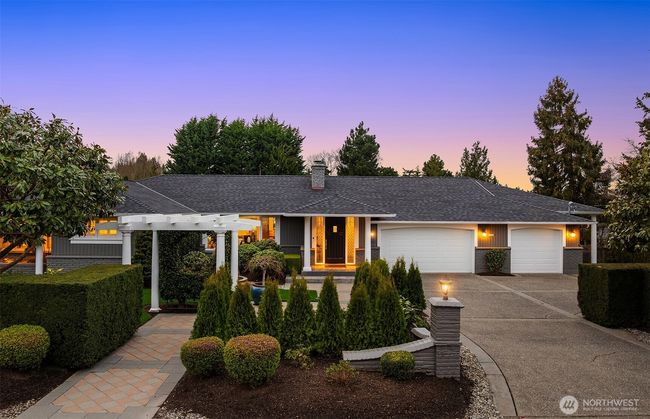 Welcome home to the epitome in northwest living ... the lifestyle of a walkability factor of 10, the convenience of living steps from the water, the ability to hop on the bike trail and travel all of the way to Seattle or the Eastside! The truly is one level living at it's finest. | Image 40
