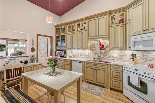 833 Southcross Dr E, Burnsville, MN, 55306-6399 | Card Image
