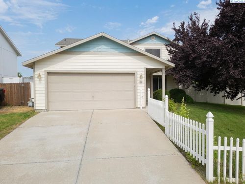 4003 Dartmoor Ln, Pasco, WA, 99301-9258 | Card Image