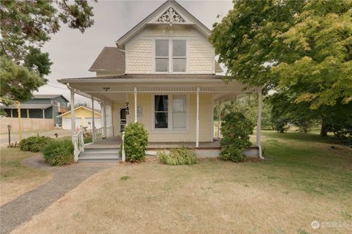 748 State Route 101, Chinook, WA, 98614-1338 | Card Image