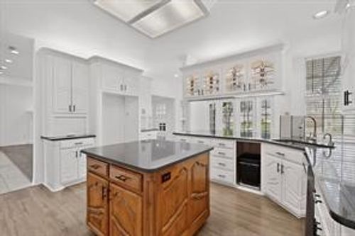 1405 Briar Dr, Bedford, TX, 76022-6705 | Card Image