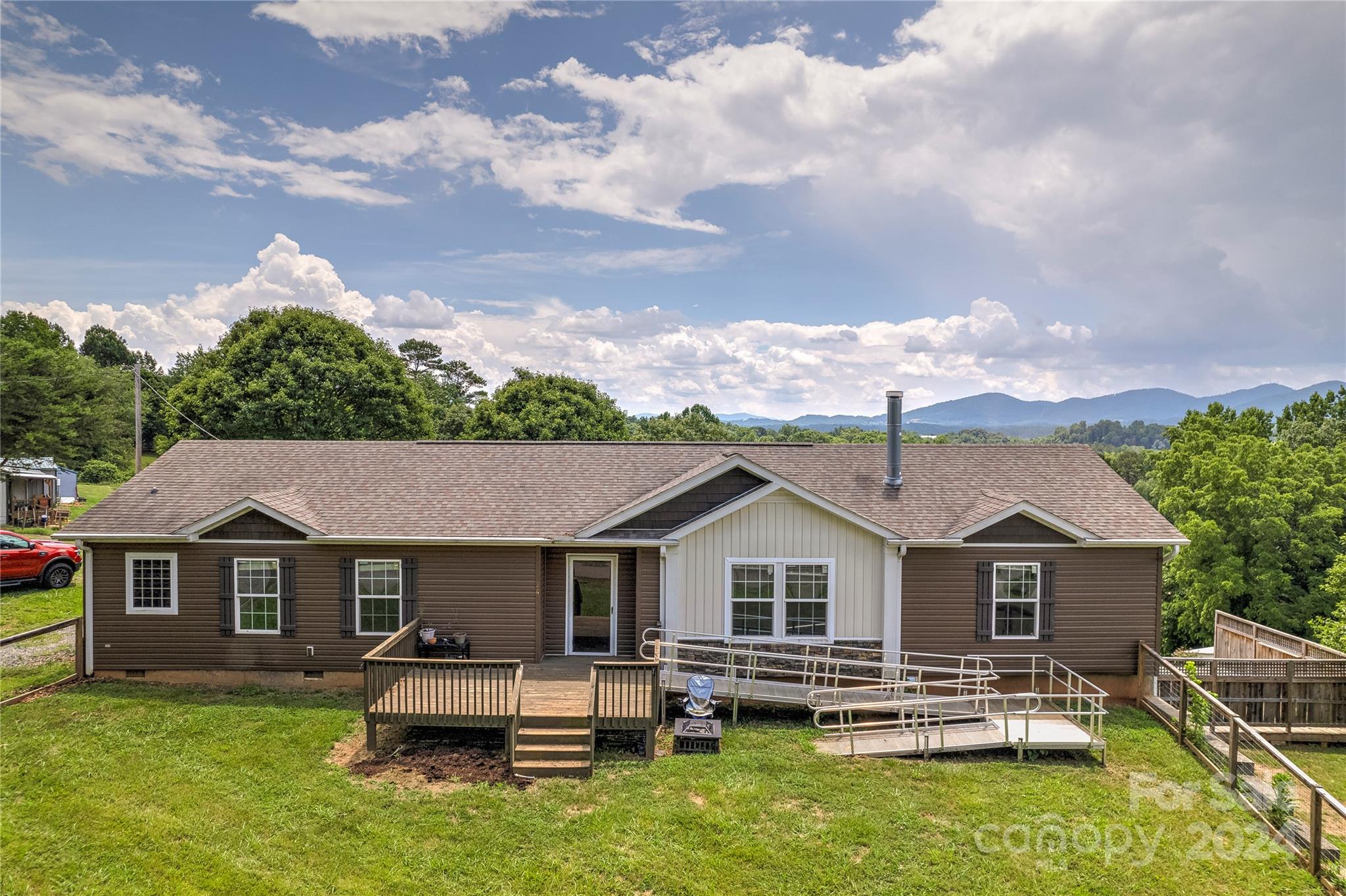 King Dr, Leicester, NC 28748