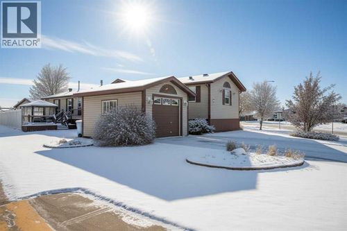 217 Mitchell Dr, Fort Mcmurray, AB, T9K2N1 | Card Image