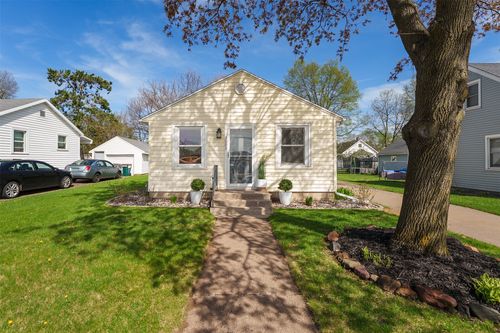 3003 8th St, Eau Claire, WI, 54703-1501 | Card Image