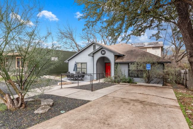 1309 Chestnut Ave, Home with 5 bedrooms, 4 bathrooms and 3 parking in Austin TX | Image 5