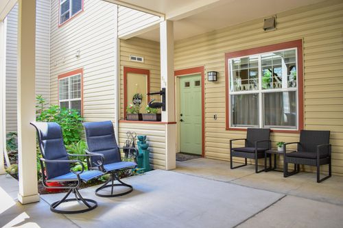 910 Mountain Meadows Cir, Ashland, OR, 97520-9117 | Card Image