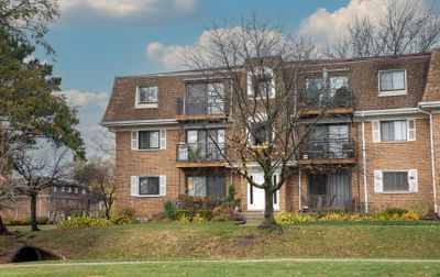 B - 4182 Cove Lane, Condo with 2 bedrooms, 2 bathrooms and 1 parking in Glenview IL | Image 2