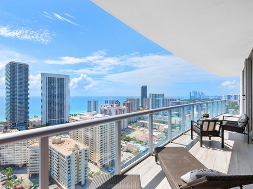 t3001-2600 E Hallandale Beach Blvd, Hallandale Beach, FL, 33009-4876 | Card Image