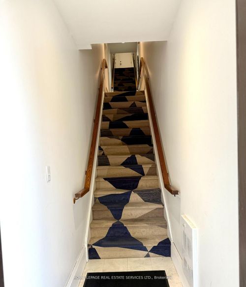 130 Thomas St, Oakville, ON, L6J3B1 | Card Image