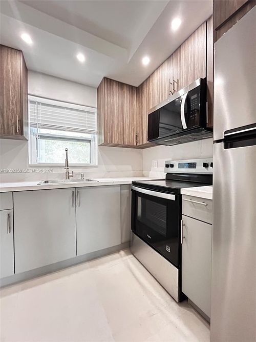 10a-1301 N 12th Ct, Hollywood, FL, 33019-3278 | Card Image