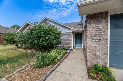 1106 N Flamingo Rd, Rogers, AR, 72756-1916 | Card Image