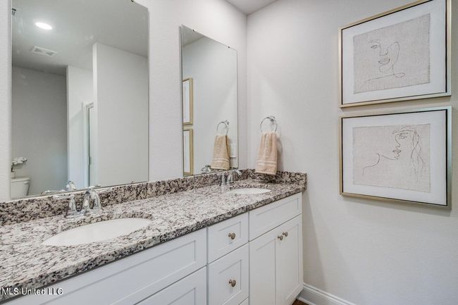 Townhomes EnSuite bathroom | Image 15
