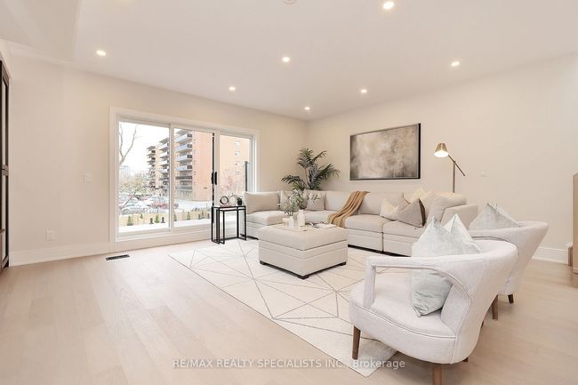1046 Roosevelt Rd, House attached with 5 bedrooms, 6 bathrooms and 2 parking in Mississauga ON | Image 24