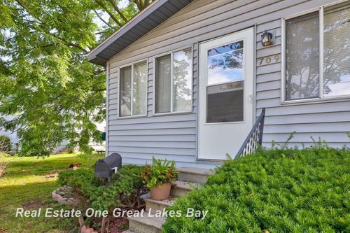 709 S Van Buren St, Bay City, MI, 48708-7385 | Card Image