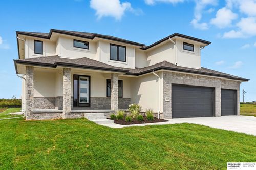 20052 R St, Omaha, NE, 68135-1240 | Card Image