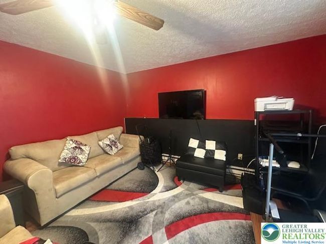 838 Cayuga Way, House other with 4 bedrooms, 3 bathrooms and null parking in Stroudsburg PA | Image 15