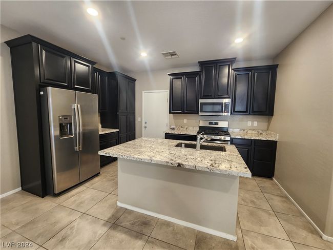 6247 Melford Sound St, Townhouse with 3 bedrooms, 3 bathrooms and null parking in Las Vegas NV | Image 6