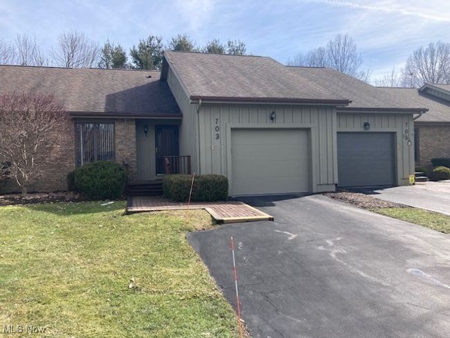703 Tournament Trl, Condo with 2 bedrooms, 2 bathrooms and null parking in Cortland OH | Image 26