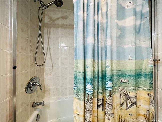 APT-401 - 10044 Ocean Dr, Condo with 3 bedrooms, 2 bathrooms and null parking in Jensen Beach FL | Image 50