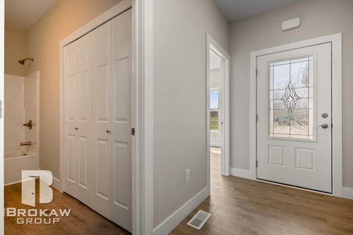 3371 Meadowridge Ct, Davison, MI, 48423-8451 | Card Image