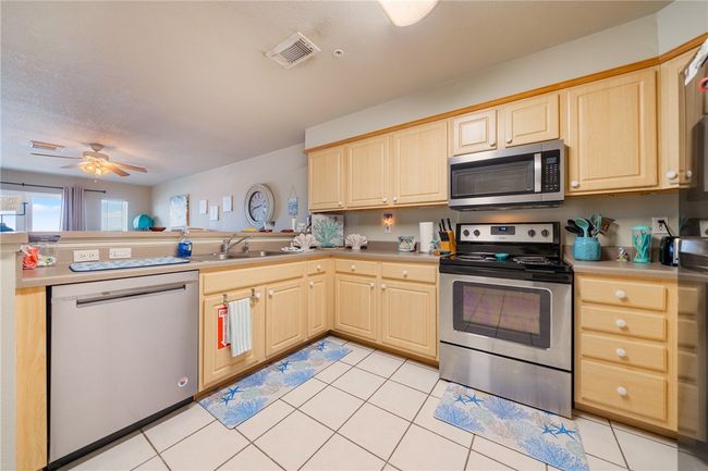 1006 - 5495 State Highway 361, Condo with 2 bedrooms, 2 bathrooms and null parking in Port Aransas TX | Image 17